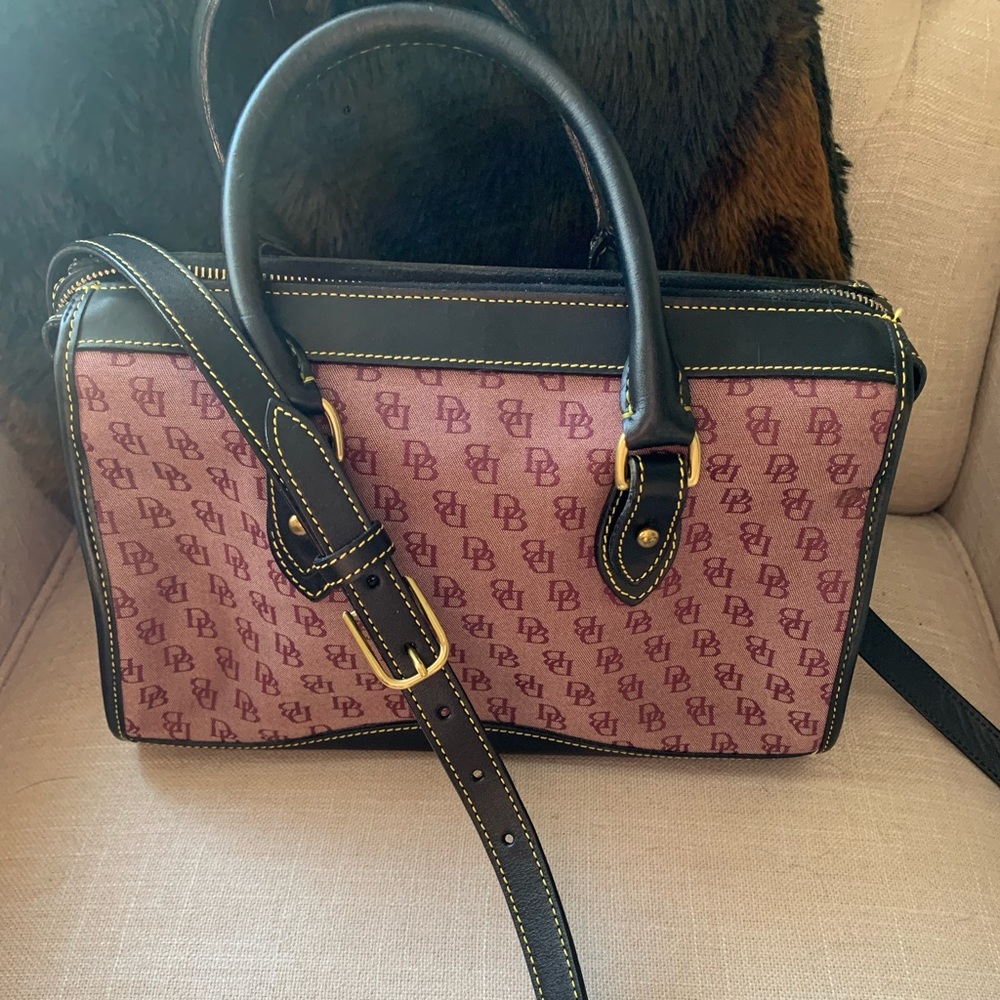 DOONEY & BOURKE CROSSBODY SATCHEL